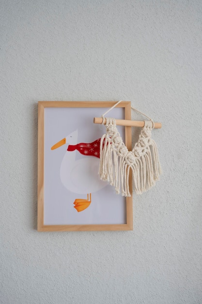 Cuadro bordado colgado